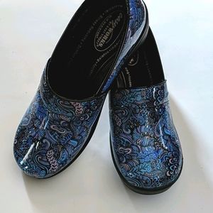 NEW IN BOX! Women's clogs Sz 11